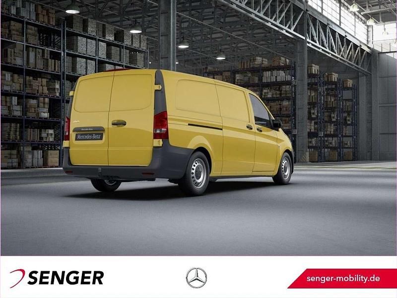 Gebraucht Mercedes Vito 163 PS (119 kW) 2022 Zinkgelb "86" Van