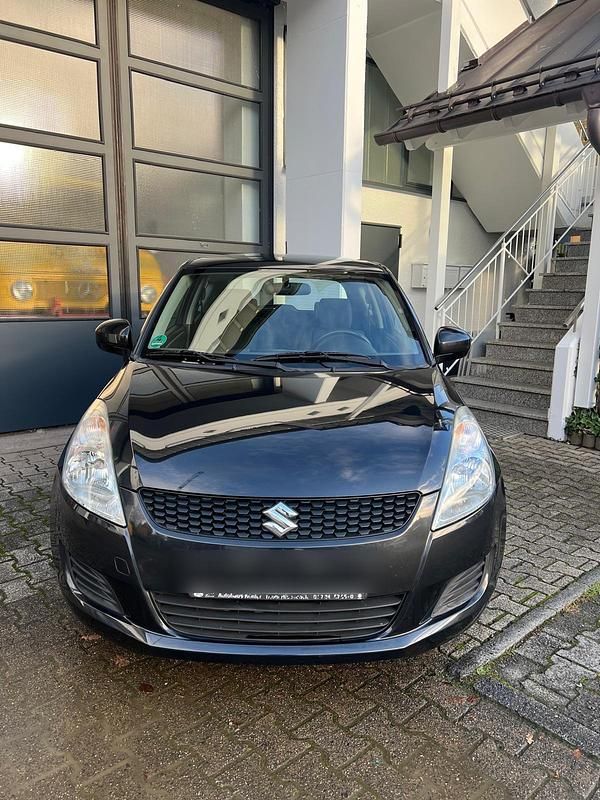 Schwarz Gebraucht 2011 Suzuki Swift Club Kleinwagen | 4.800 € (Guter Preis) - Bild 1/4