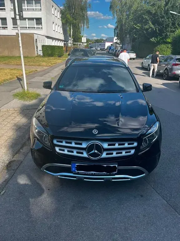 Gebraucht Mercedes GLA200 Urban 156 PS (114 kW) 2018 Schwarz SUV