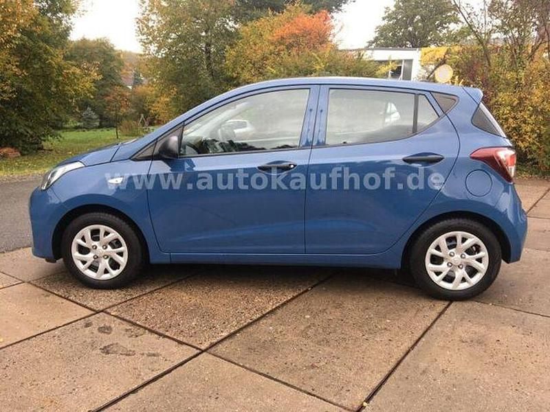 Gebraucht Hyundai i10 Classic 67 PS (49 kW) 2018 Blau Kleinwagen