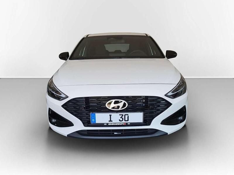 Gebraucht Hyundai i30 Advantage 101 PS (74 kW) 2024 Atlas white / sol Limousine