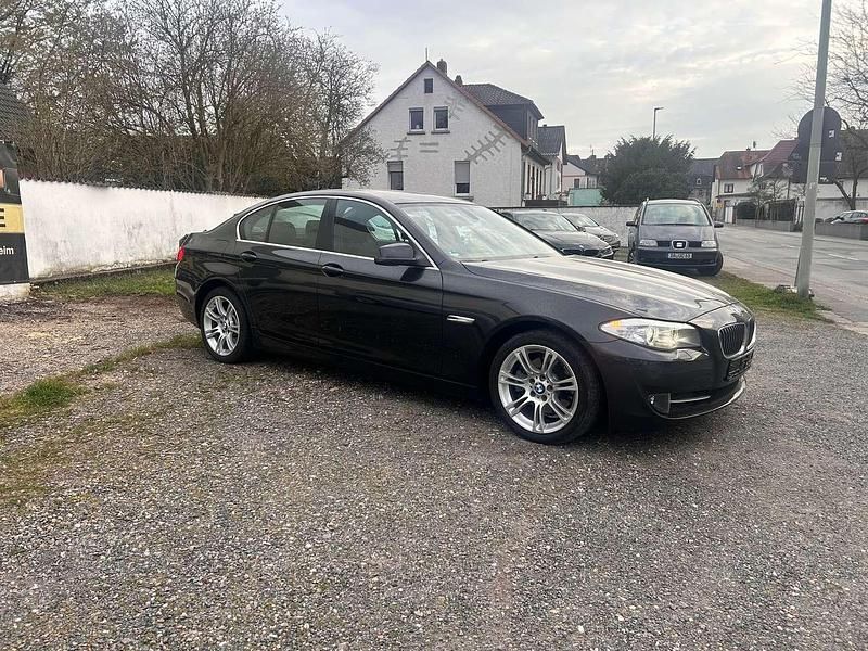 Gebraucht BMW 520 184 PS (135 kW) 2010 Blau Limousine