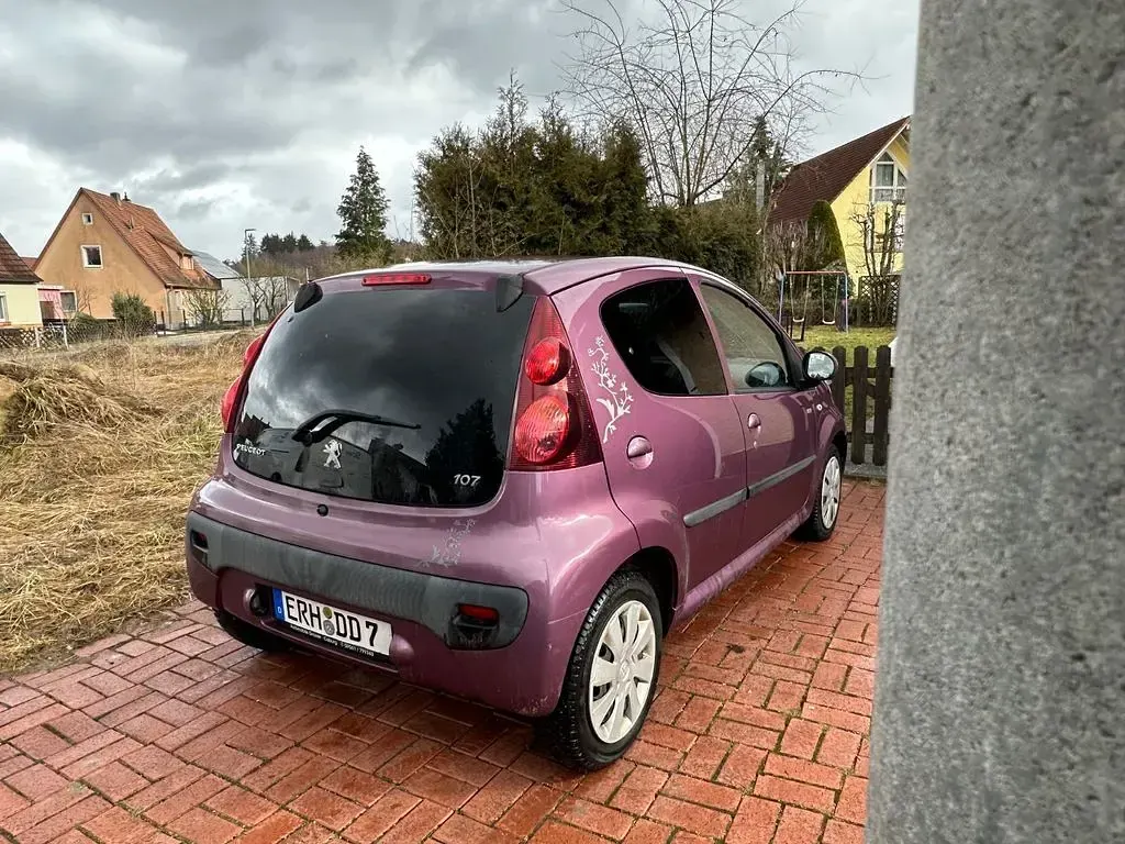 Gebraucht Peugeot 107 Style 68 PS (50 kW) 2014 Violet Kleinwagen