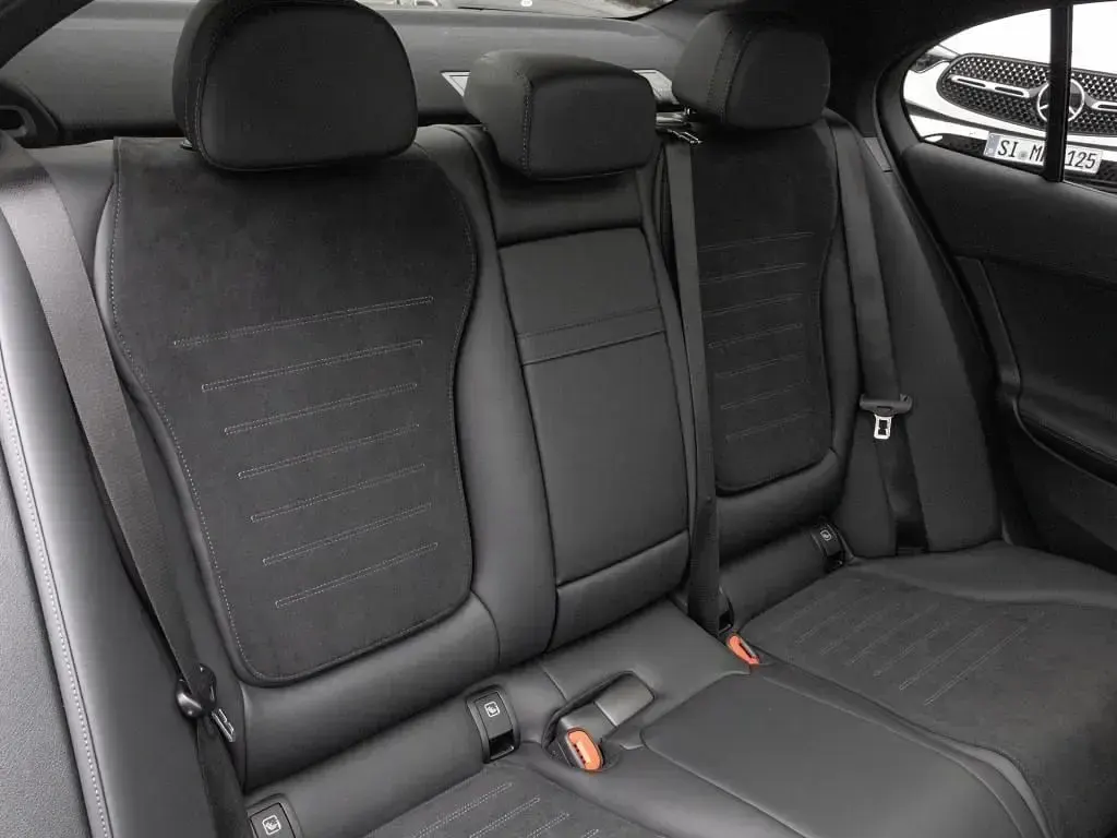 Gebraucht Mercedes C180 AMG 170 PS (125 kW) 2025 Schwarz metalliclack obsidianschwarz Limousine