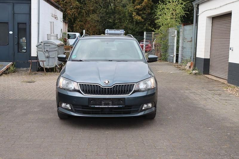 Grau Gebraucht 2015 Skoda Fabia Ambition Kleinwagen | 7.100 € (Fairer Preis) - Bild 1/4