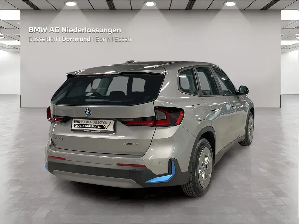 Gebraucht BMW iX1 Performance 200 kW (272 PS) 2023 Silber SUV