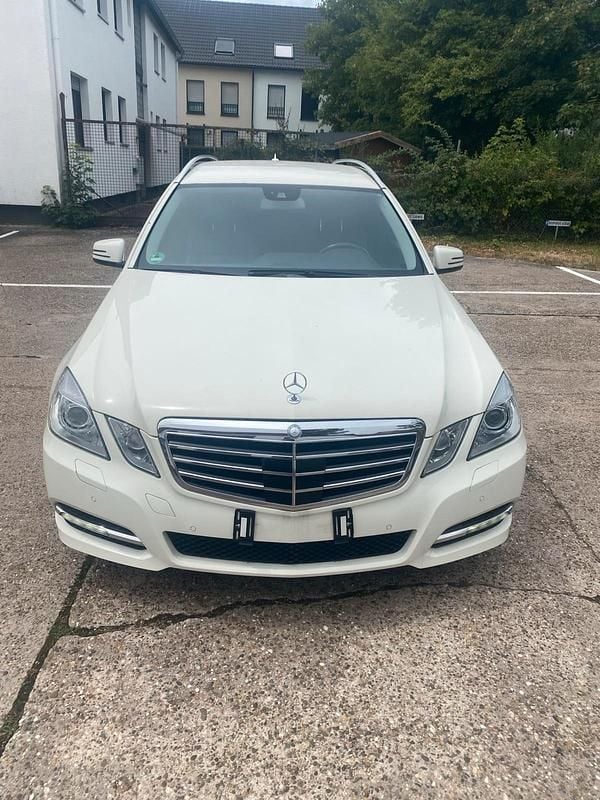 Weiß Gebraucht 2012 Mercedes E350 Kombi | 11.500 € (Guter Preis) - Bild 1/4
