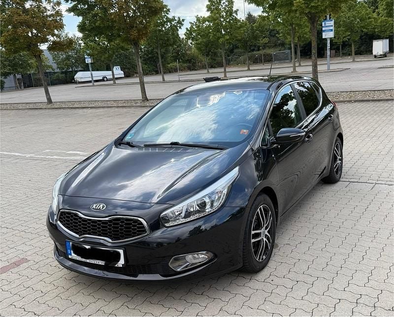 Schwarz Gebraucht 2014 Kia Ceed 2 Kleinwagen | 7.490 € (Fairer Preis) - Bild 1/4