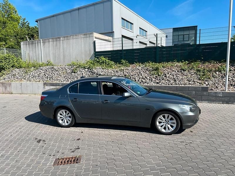 Gebraucht BMW 523 177 PS (130 kW) 2006 Grau Limousine