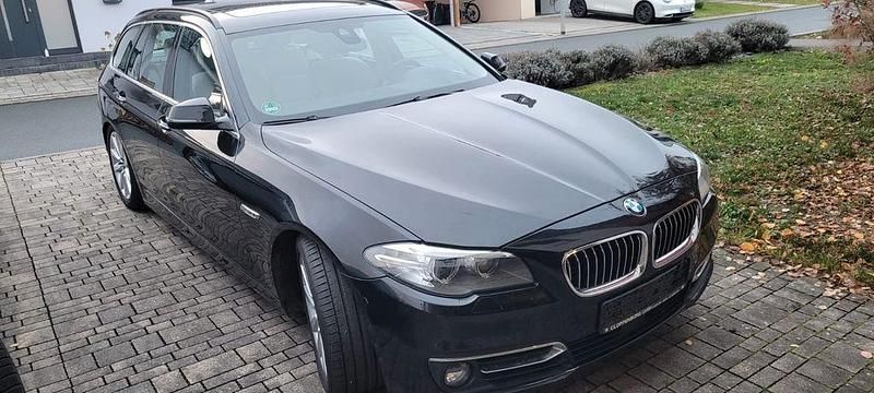 Schwarz Gebraucht 2013 BMW 530 Luxury Line Kombi | 8.900 € (Superpreis) - Bild 1/4