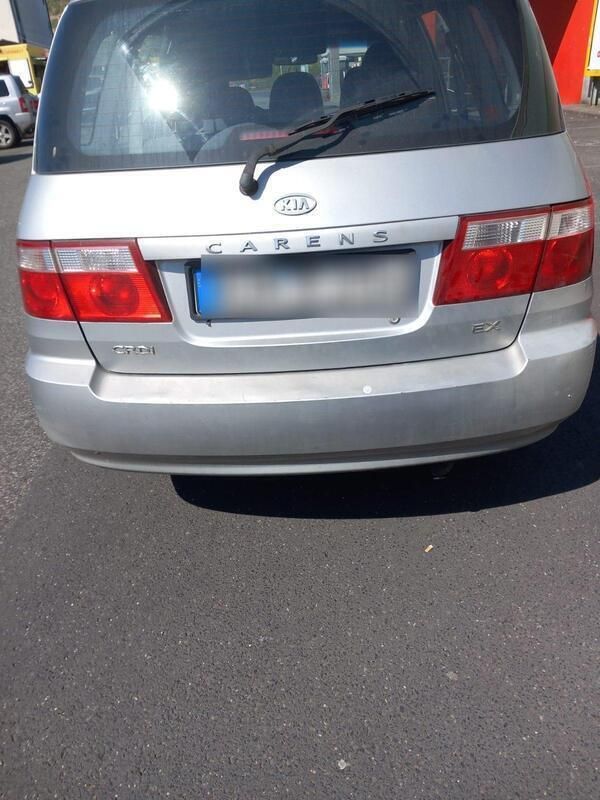 Silber Gebraucht 2006 Kia Carens Van / Kleinbus | 1.800 € - Bild 1/4