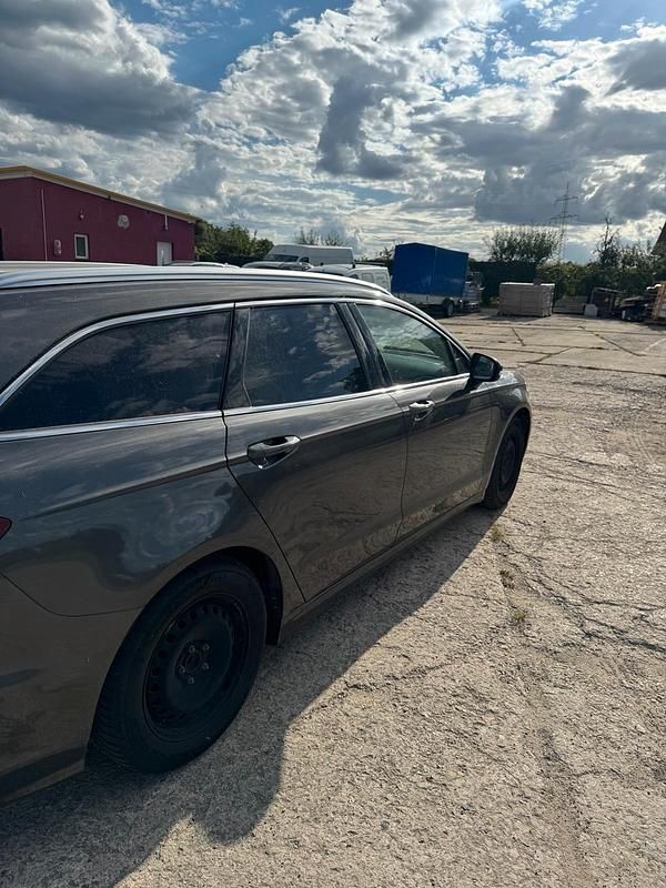 Gebraucht Ford Mondeo 160 PS (117 kW) 2017 Grau Kombi