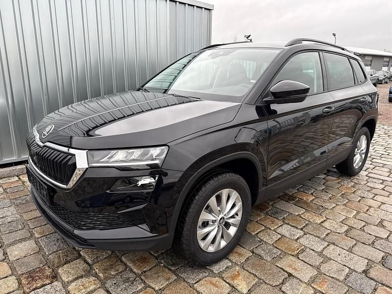 Neu Skoda Karoq Selection 150 PS (110 kW) 2025 Schwarz metallic SUV