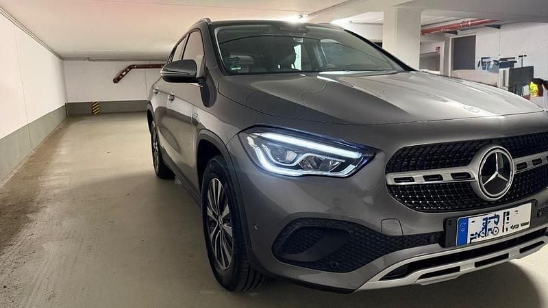 Grau Gebraucht 2021 Mercedes GLA250 SUV | 32.900 € (Superpreis) - Bild 1/4