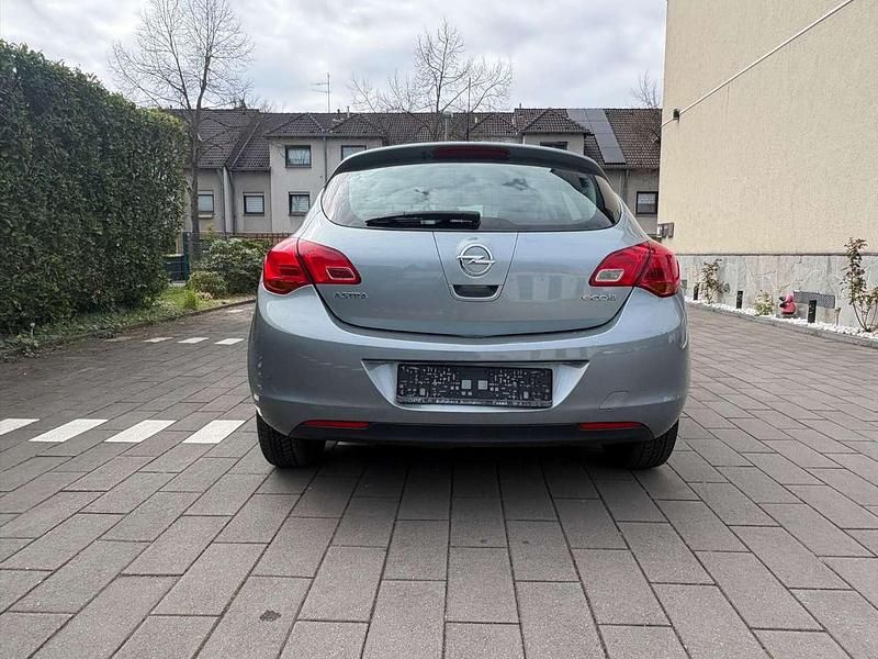 Gebraucht Opel Astra Active 87 PS (63 kW) 2012 Grau Limousine