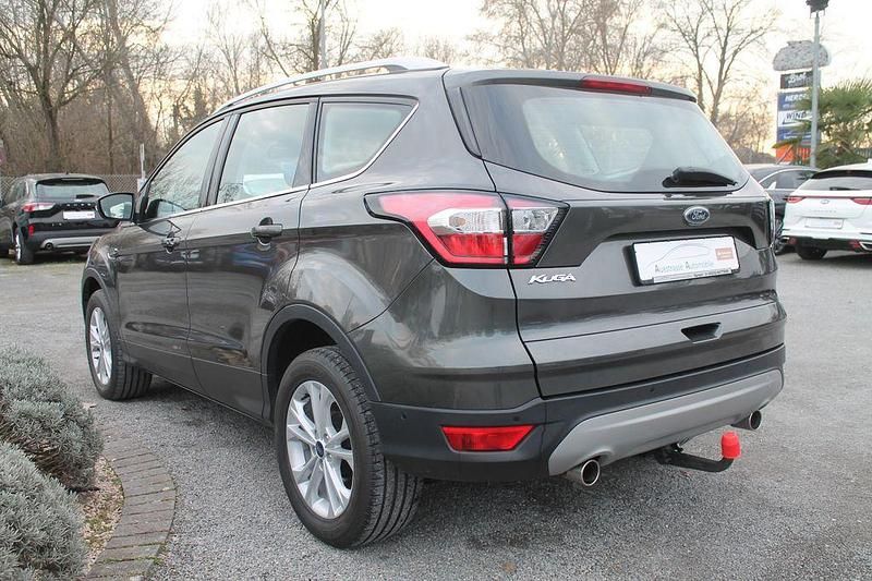Gebraucht Ford Kuga 150 PS (110 kW) 2019 Grau SUV