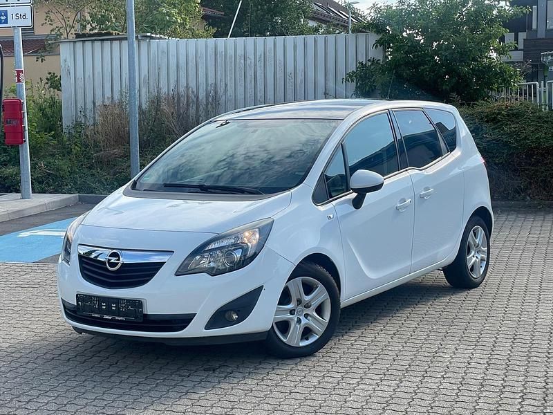 Weiß Gebraucht 2012 Opel Meriva Color Edition Van / Kleinbus | 3.690 € (Fairer Preis) - Bild 1/4