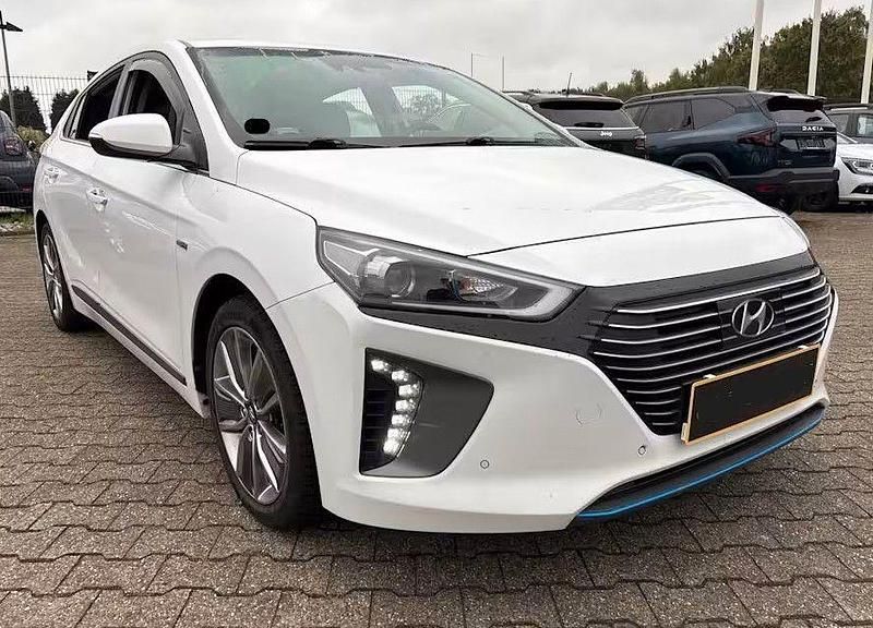 Weiß Gebraucht 2017 Hyundai Ioniq Premium Kleinwagen | 12.999 € (Fairer Preis) - Bild 1/4