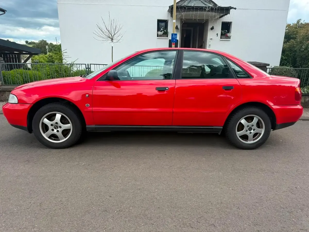 Gebraucht Audi A4 Basis 125 PS (91 kW) 1996 Rot Limousine