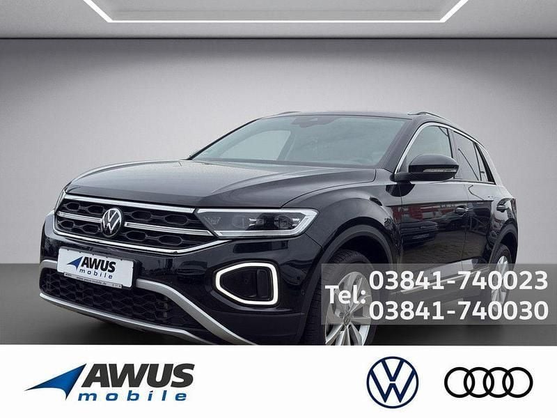 Schwarz / deep black (metallic) Gebraucht 2024 VW T-Roc Style SUV | 34.990 € (Teuer) - Bild 1/4