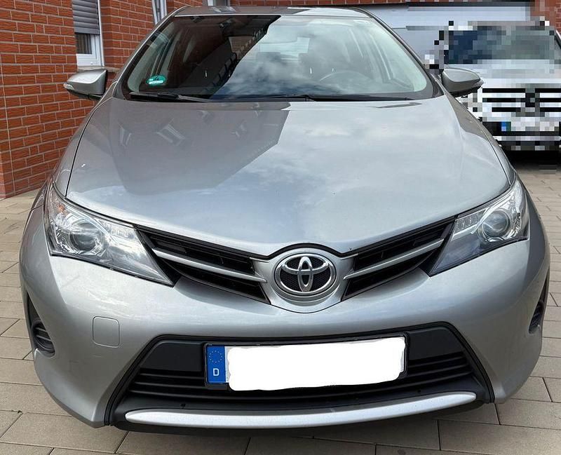 Gebraucht Toyota Auris Cool 99 PS (72 kW) 2014 Grau Limousine