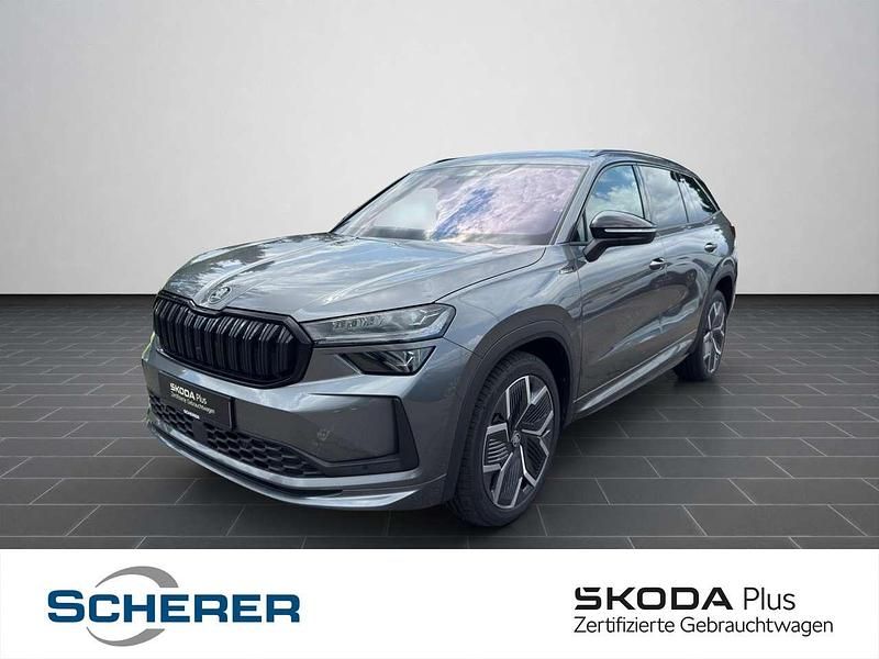 Graphitegrau metallic (metallic) Neu 2025 Skoda Kodiaq SportLine SUV | 51.500 € (Fairer Preis) - Bild 1/4
