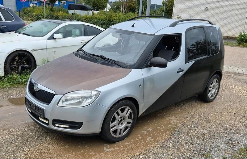 Grau Gebraucht 2009 Skoda Roomster Kombi | 600 € (Superpreis) - Bild 1/4