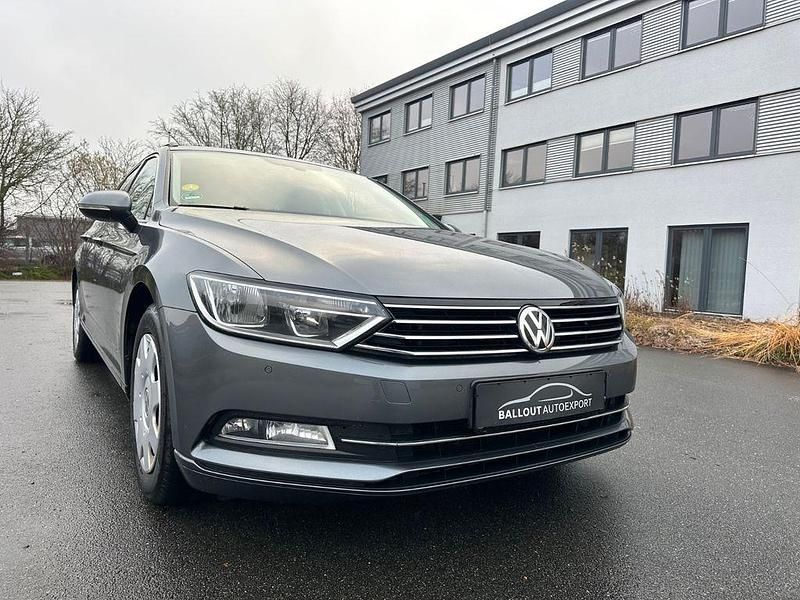 Grau Gebraucht 2017 VW Passat Kombi | 8.999 € (Fairer Preis) - Bild 1/4