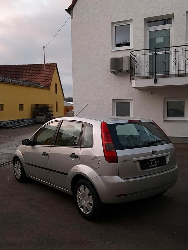 Silber Gebraucht 2002 Ford Fiesta Kleinwagen | 999 € (Guter Preis) - Bild 1/4