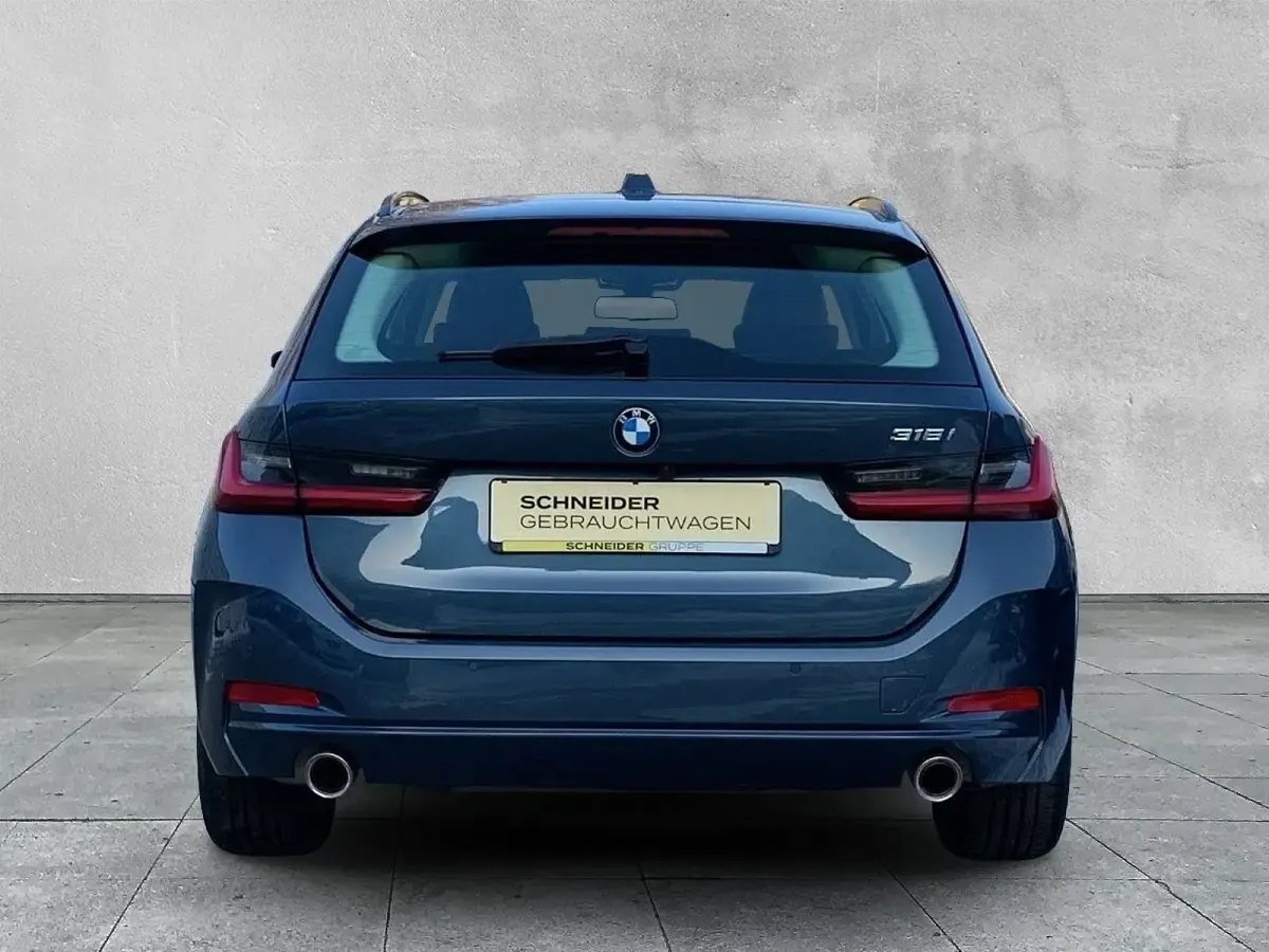 Gebraucht BMW 318 Sport Line 156 PS (114 kW) 2024 Blau Kombi