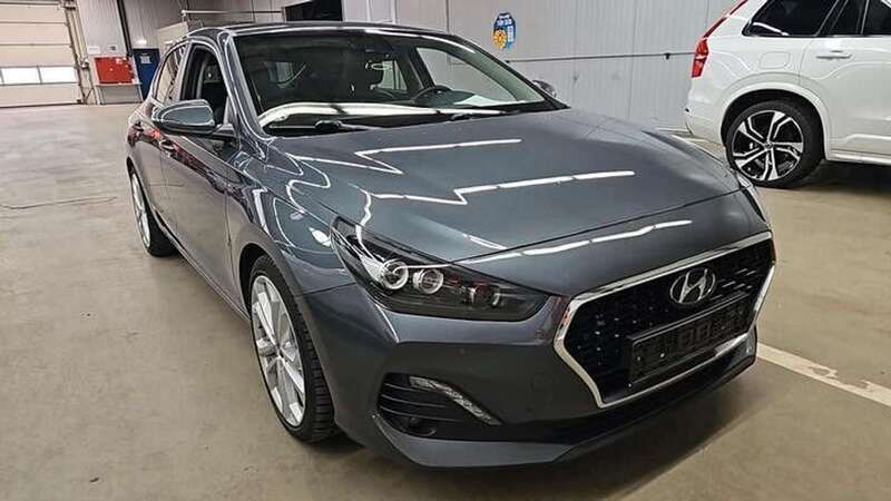 Micron grey / met Gebraucht 2020 Hyundai i30 Premium Limousine | 18.999 € (Teuer) - Bild 1/4