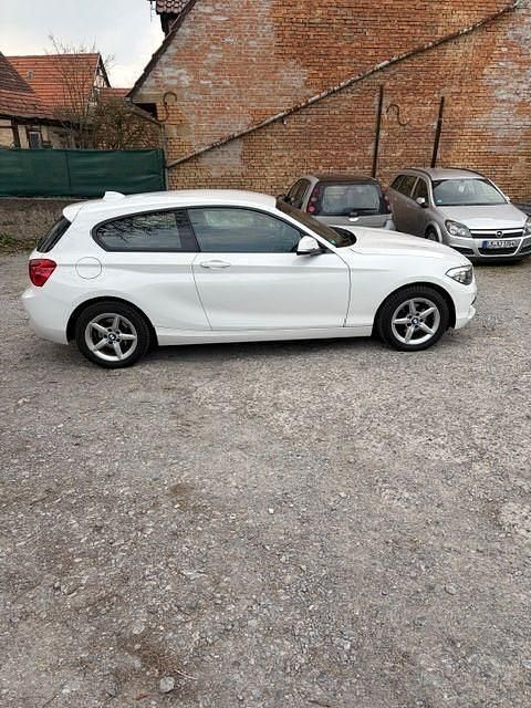 Gebraucht BMW 116 Advantage 116 PS (85 kW) 2018 Weiß Kleinwagen