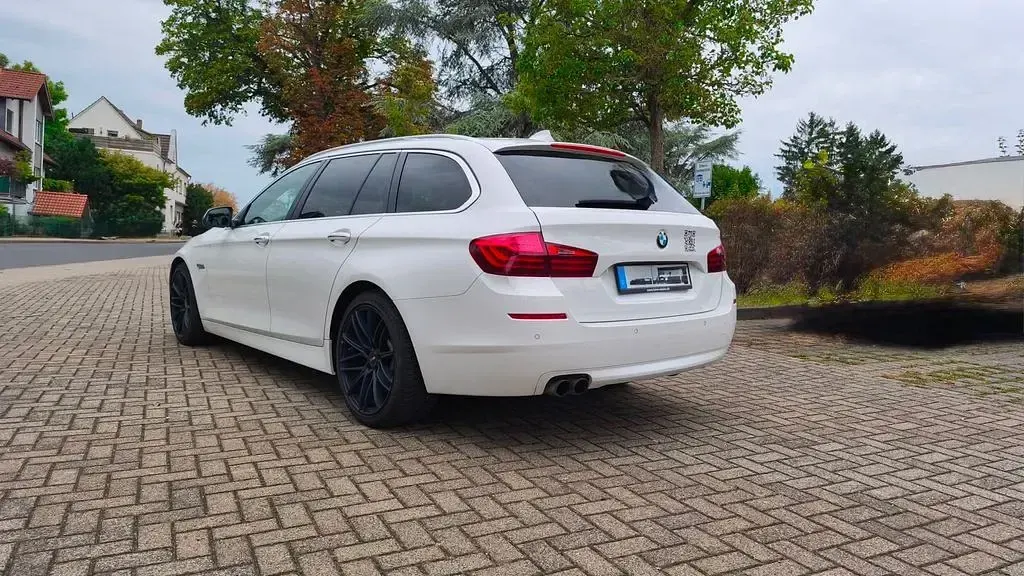 Gebraucht BMW 530 258 PS (189 kW) 2014 Weiß Limousine