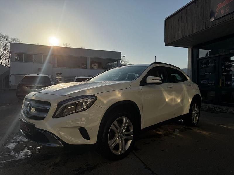 Gebraucht Mercedes GLA180 122 PS (89 kW) 2016 Weiß SUV