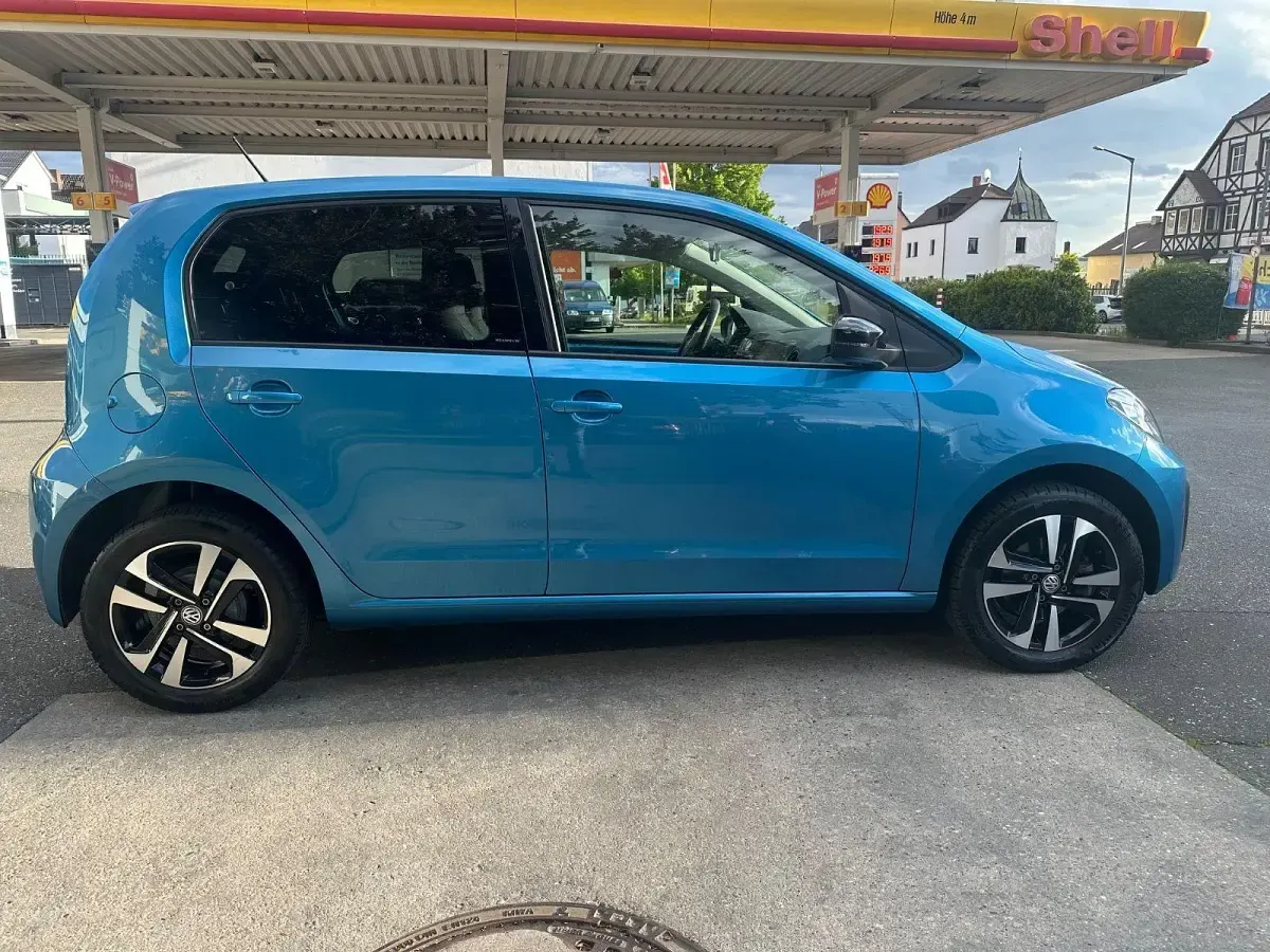Second-hand VW up! IQ Drive 75 CP (55 kW) 2019 Albastru Hatchback