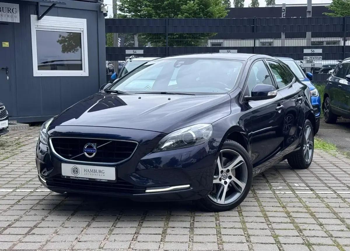 Gebraucht Volvo V40 150 PS (110 kW) 2015 Blau Limousine
