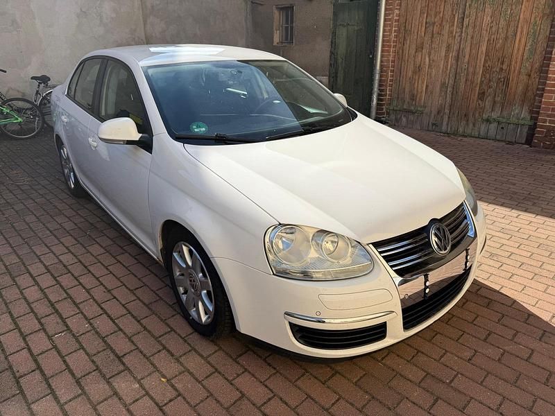 Weiß Gebraucht 2009 VW Jetta Limousine | 2.500 € (Guter Preis) - Bild 1/4