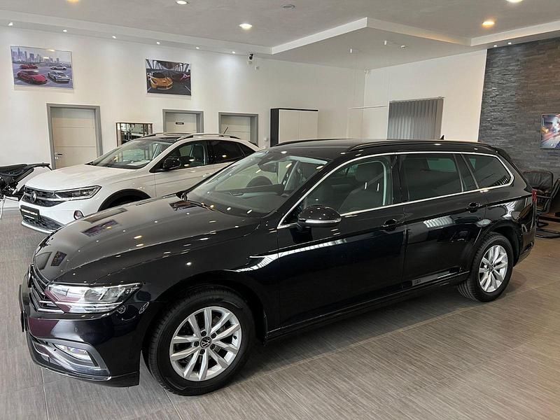 Schwarz Gebraucht 2022 VW Passat Kombi | 17.985 € (Fairer Preis) - Bild 1/4