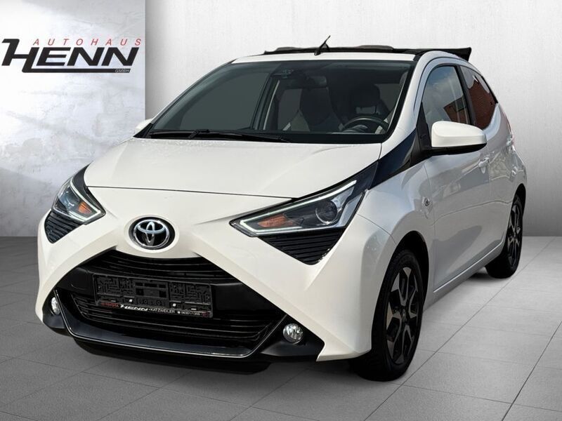 Weiß Gebraucht 2021 Toyota Aygo x-sky Kleinwagen | 13.890 € (Etwas zu teuer) - Bild 1/4