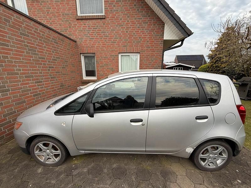 Gebraucht Mitsubishi Colt 95 PS (69 kW) 2009 Grau Kleinwagen