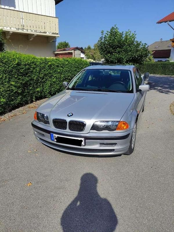 Silber Gebraucht 1998 BMW 323 Limousine | 5.400 € (Fairer Preis) - Bild 1/4