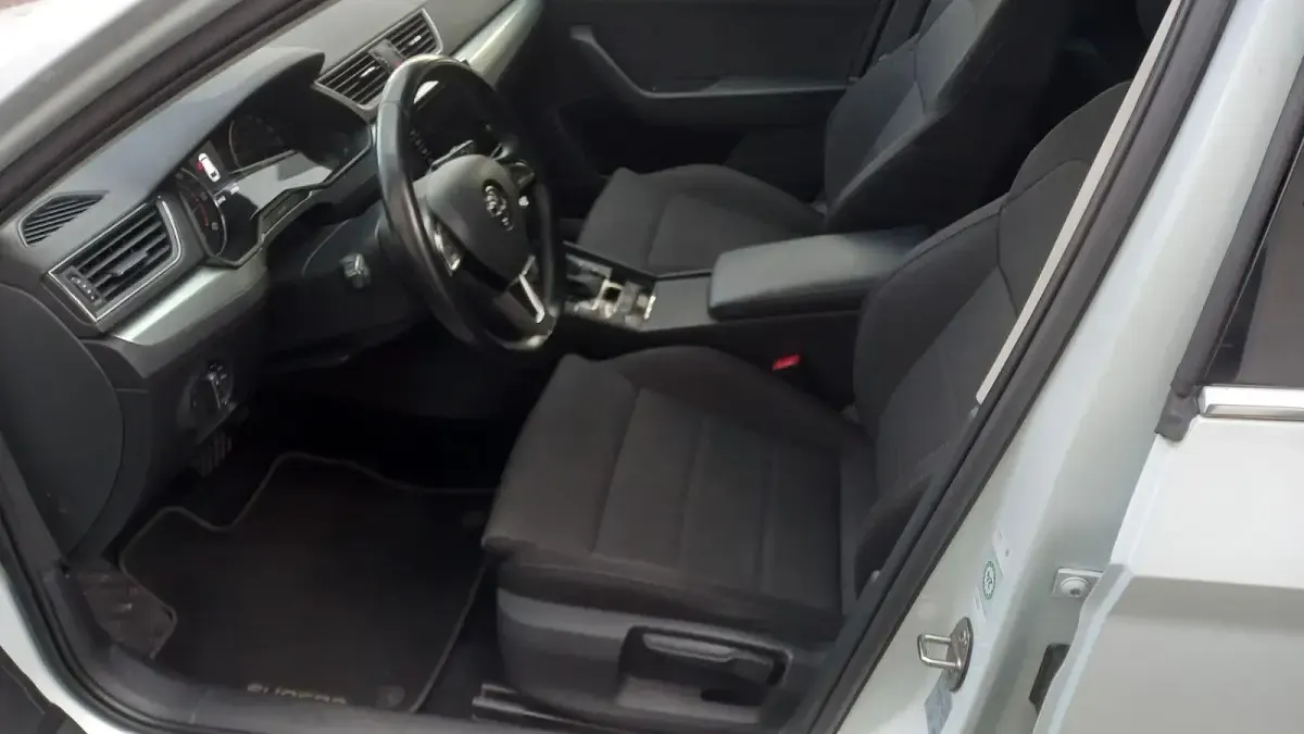 Używany Skoda Superb 150 KM (110 kW) 2017 Biały Kombi