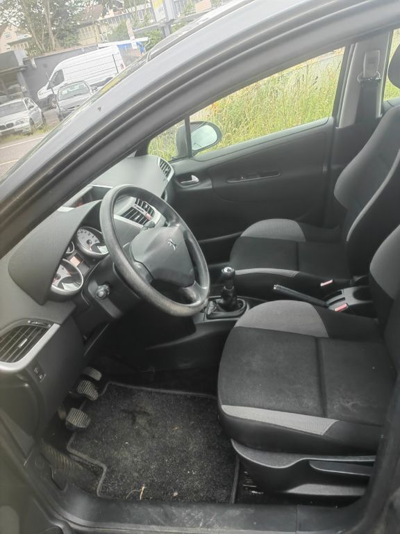 Grau Gebraucht 2008 Peugeot 207 Filou Limousine | 2.400 € (Fairer Preis) - Bild 1/4