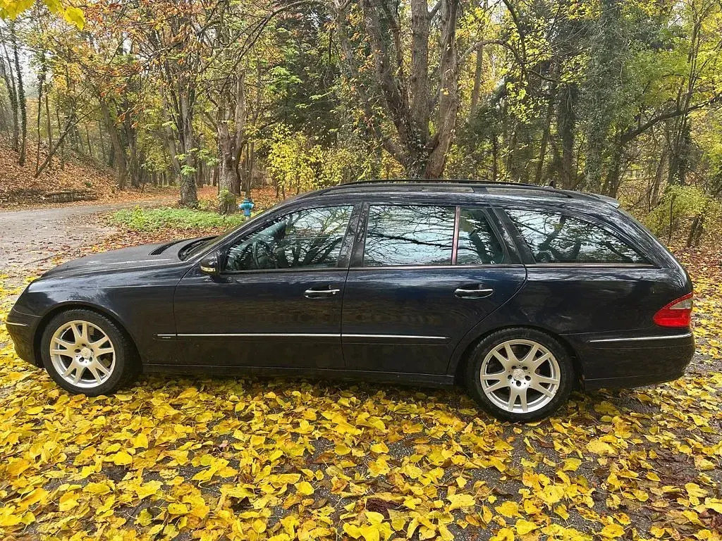 Używany Mercedes E320 Avantgarde 224 KM (164 kW) 2008 Niebieski Sedan/Limuzyna