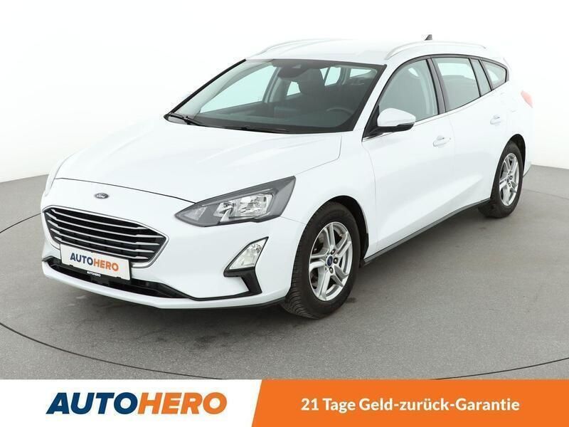 Weiß Gebraucht 2021 Ford Focus Cool & Connect Limousine | 16.010 € (Superpreis) - Bild 1/3