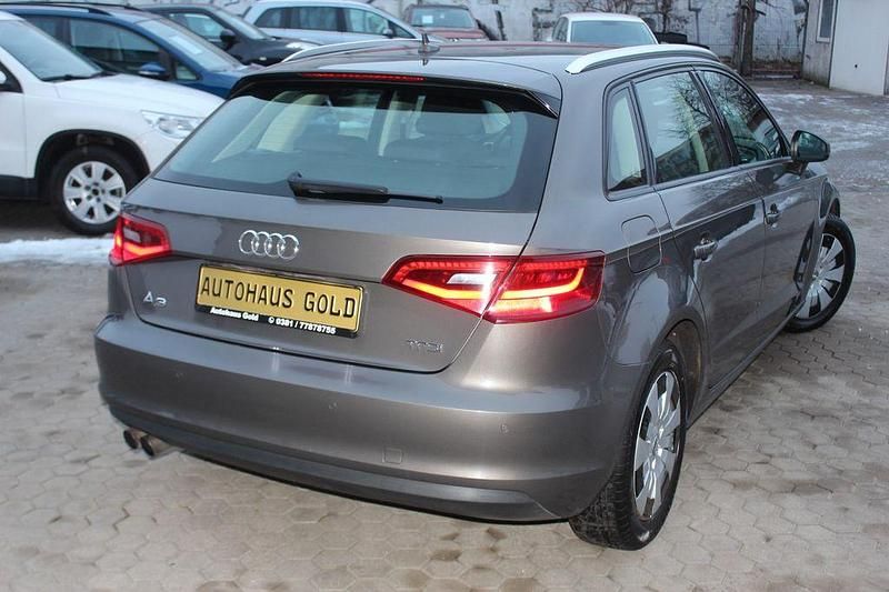 Gebraucht Audi A3 Attraction 122 PS (89 kW) 2013 Grau Limousine