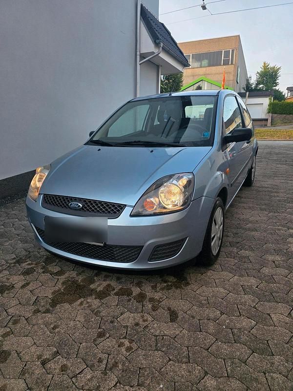 Blau Gebraucht 2007 Ford Fiesta Kleinwagen | 2.750 € (Etwas zu teuer) - Bild 1/4