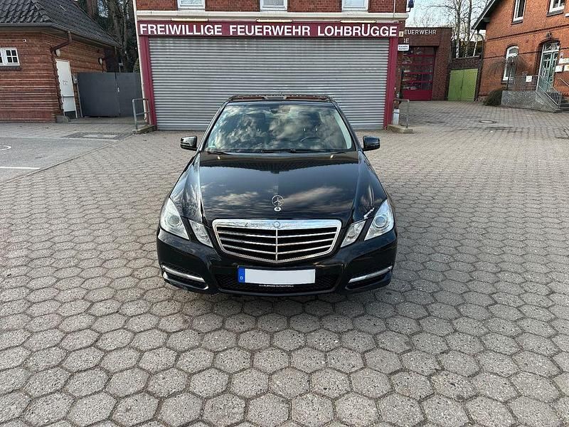 Gebraucht Mercedes E200 Avantgarde 136 PS (100 kW) 2012 Schwarz Limousine