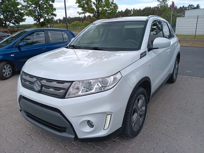 Weiß Gebraucht 2015 Suzuki Vitara Comfort SUV | 8.490 € - Bild 1/4