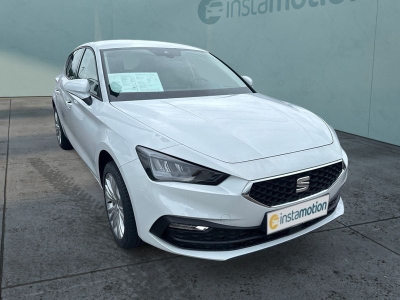 Weiß Gebraucht 2024 Seat Leon Style Limousine | 28.980 € (Fairer Preis) - Bild 1/4